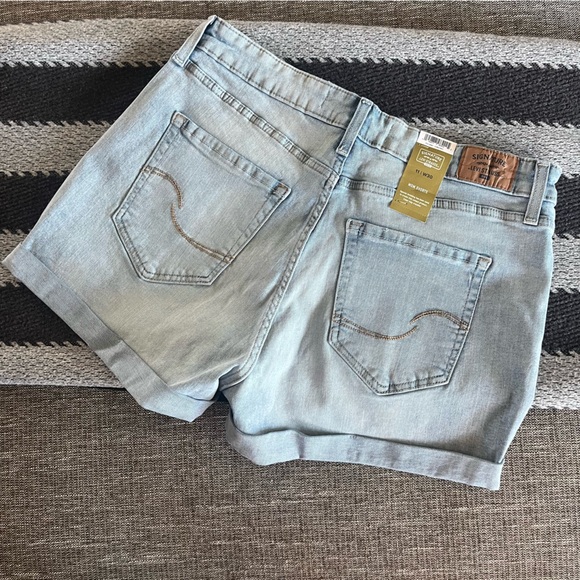 Signature Levi Strauss Mom Short size 11 - Picture 3 of 3